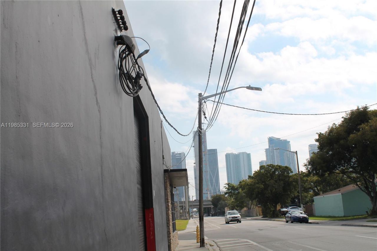 611 NW 11th St, Miami, FL 33136 Photo