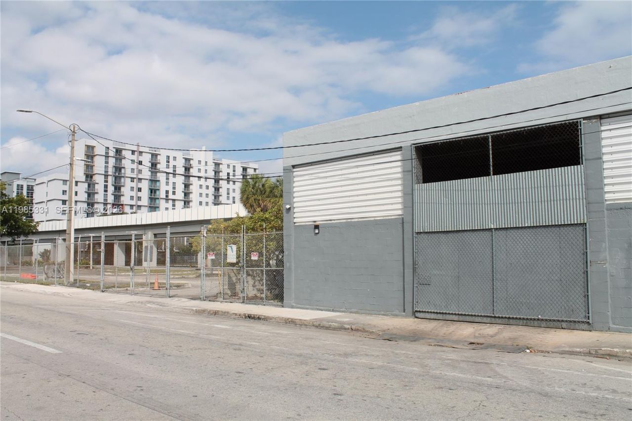 611 NW 11th St, Miami, FL 33136 Photo