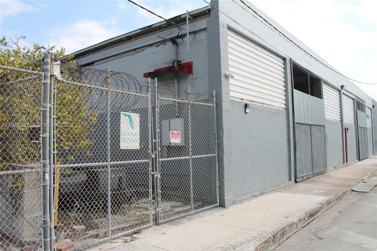 611 NW 11th St, Miami, FL 33136 Photo