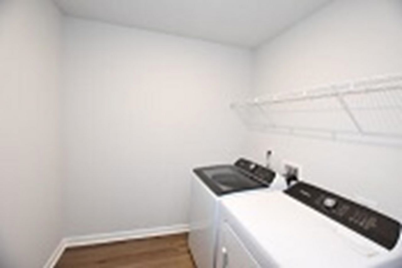 1046 Laconic Dr.  Photo 7