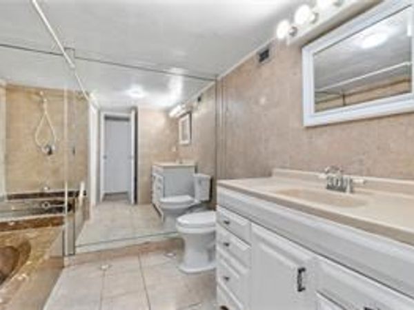 1000 Parkview Drive, Unit 507, Hallandale Beach, FL 33009