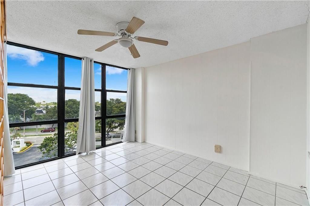 1000 Parkview Drive, Unit 507, Hallandale Beach, FL 33009 Photo