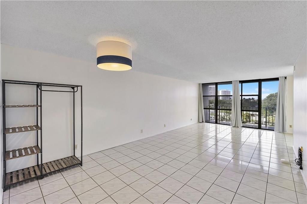 1000 Parkview Drive, Unit 507, Hallandale Beach, FL 33009 Photo