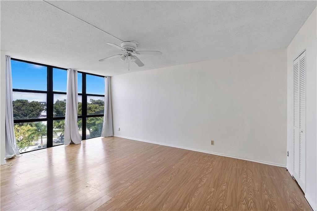 1000 Parkview Drive, Unit 507, Hallandale Beach, FL 33009 Photo