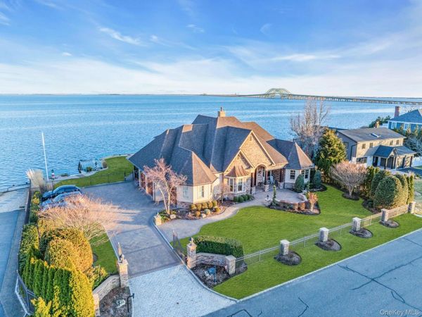 4 Shoal Drive, West Islip, NY 11795