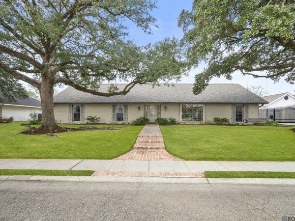 3744 Ridgetop Dr, Baton Rouge, LA 70809