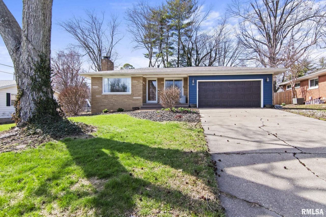 19 Circle Drive, Rochester, IL 62563 Main Photo