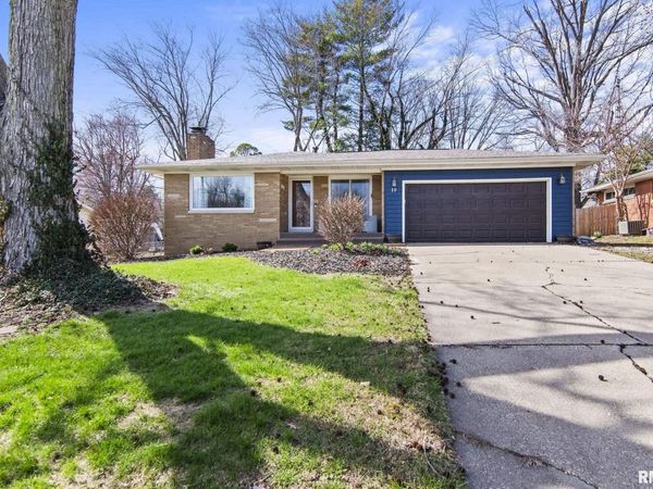 19 CIRCLE Drive, Rochester, IL 62563