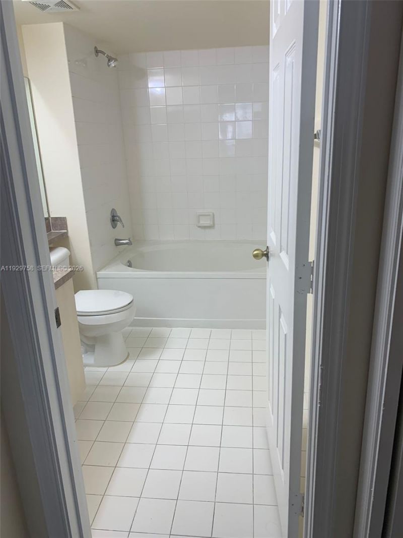 11165 SW 6th St, Unit 305, Pembroke Pines, FL 33025 Photo