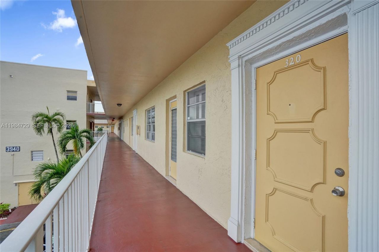3940 NW 42nd Ave , Unit 320, Lauderdale Lakes, FL 33319 Photo