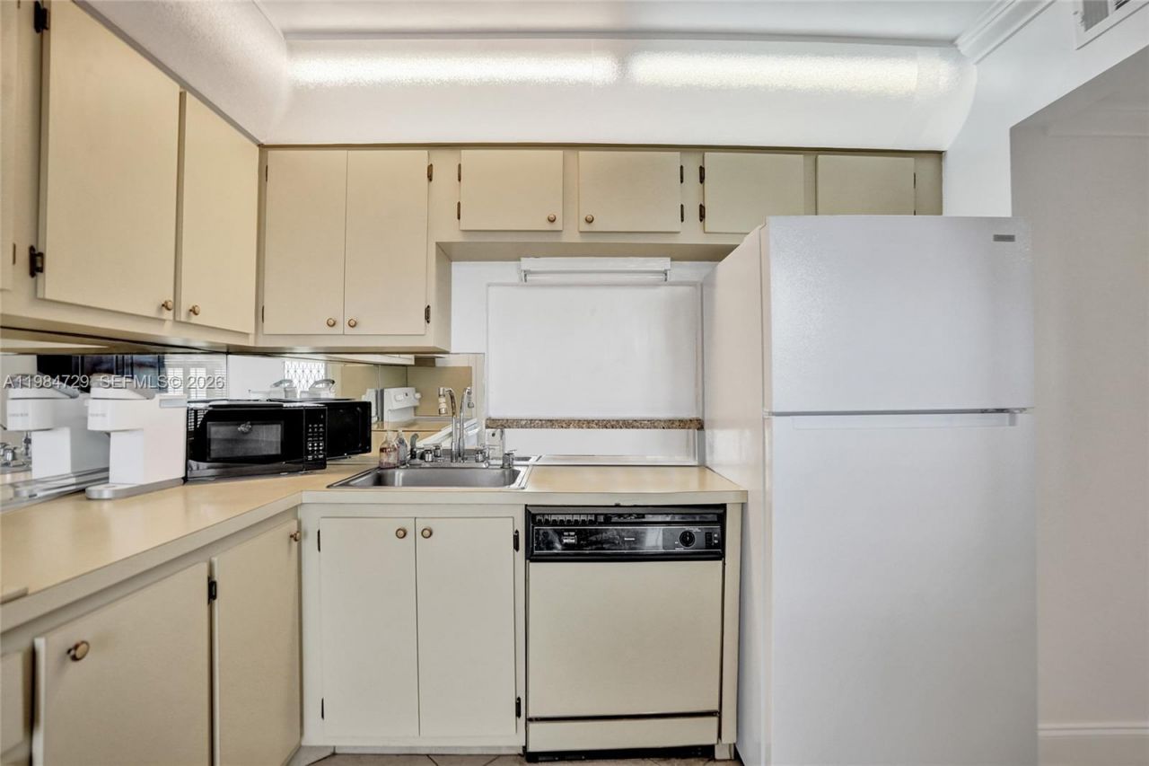 3940 NW 42nd Ave , Unit 320, Lauderdale Lakes, FL 33319 Photo