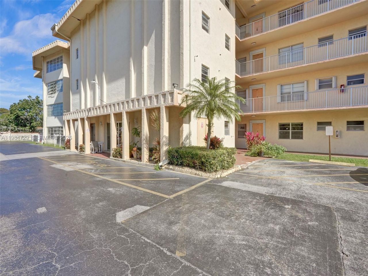 3940 NW 42nd Ave , Unit 320, Lauderdale Lakes, FL 33319 Photo