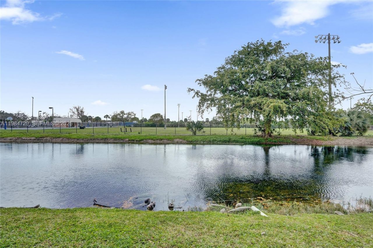 3940 NW 42nd Ave , Unit 320, Lauderdale Lakes, FL 33319 Photo