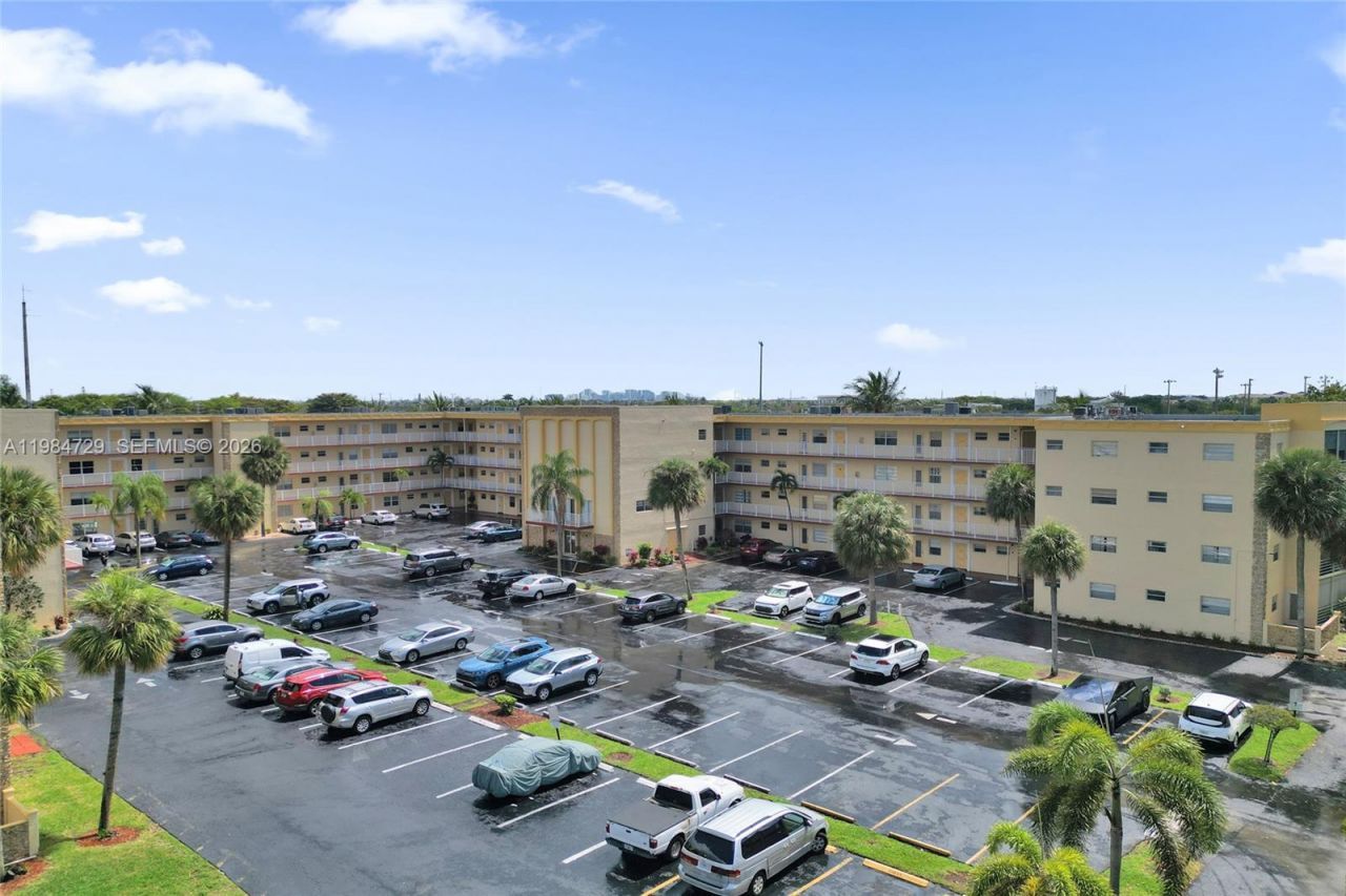 3940 NW 42nd Ave , Unit 320, Lauderdale Lakes, FL 33319 Photo