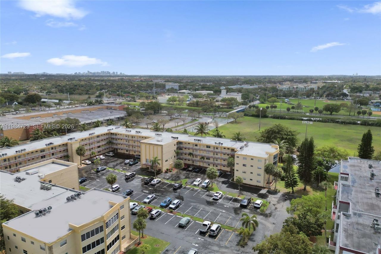 3940 NW 42nd Ave , Unit 320, Lauderdale Lakes, FL 33319 Photo