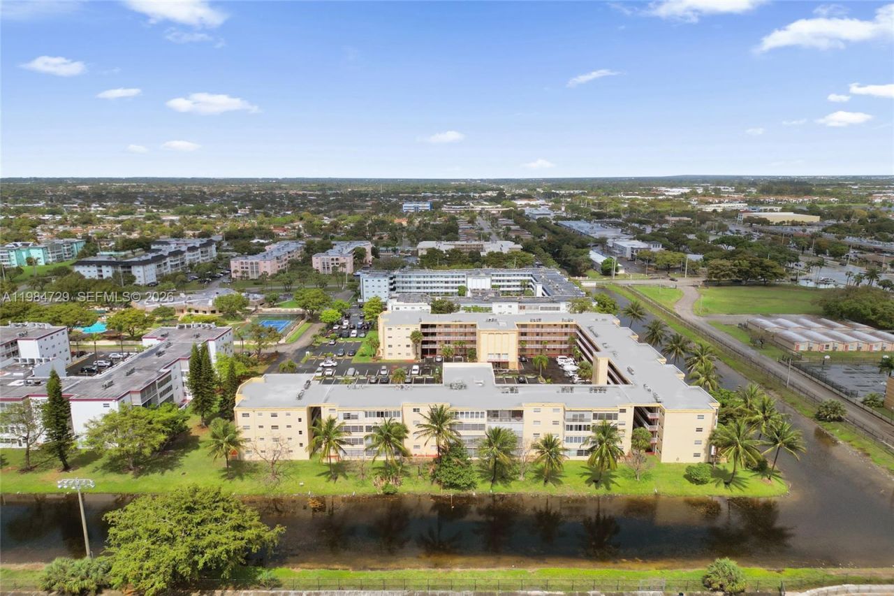 3940 NW 42nd Ave , Unit 320, Lauderdale Lakes, FL 33319 Photo