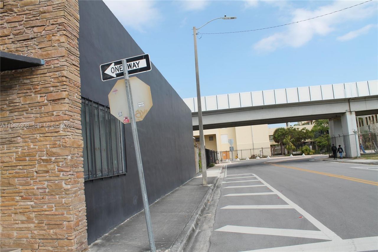 601 NW 11th St, Miami, FL 33136 Photo