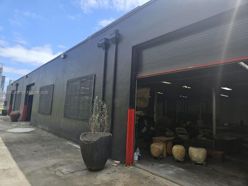 601 NW 11th St, Miami, FL 33136 Photo