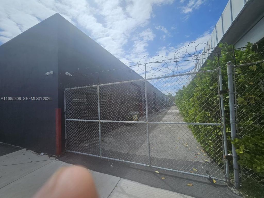 601 NW 11th St, Miami, FL 33136 Photo