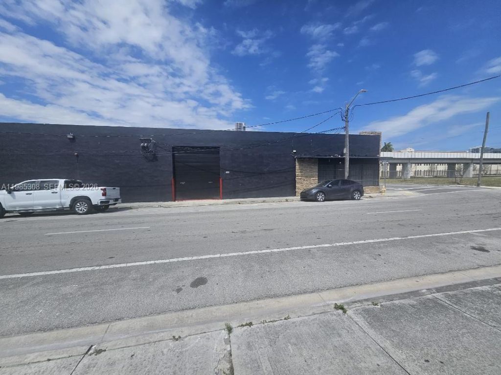 601 NW 11th St, Miami, FL 33136 Photo