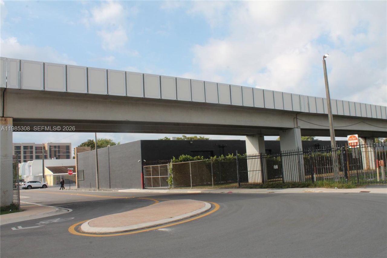 601 NW 11th St, Miami, FL 33136 Photo