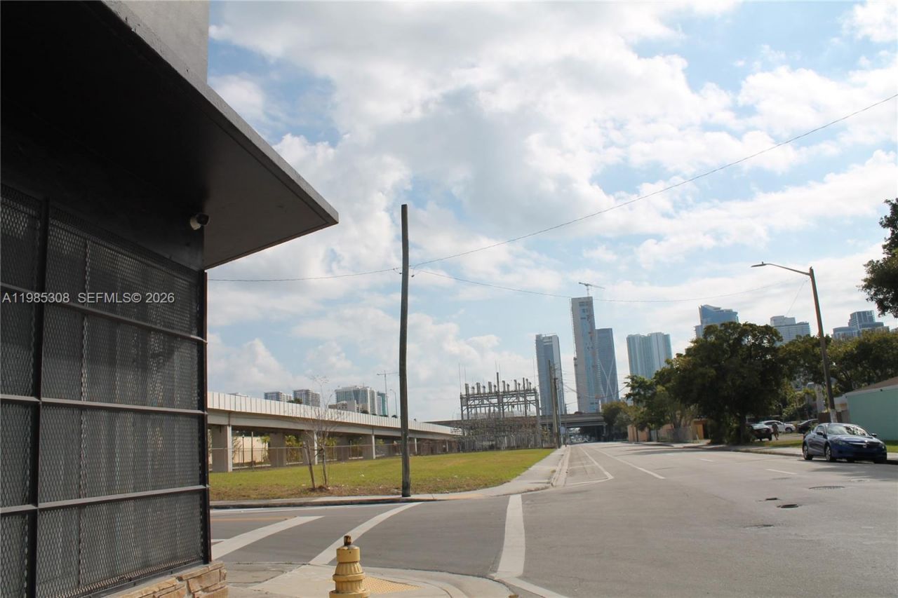 601 NW 11th St, Miami, FL 33136 Photo