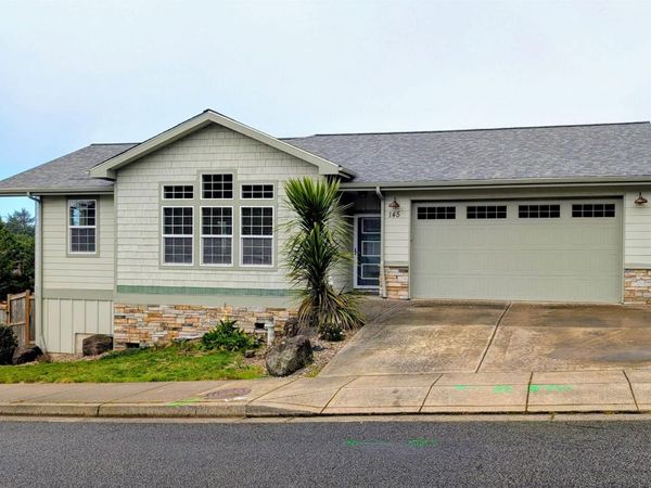 145 NE 71st St, Newport, OR 97365