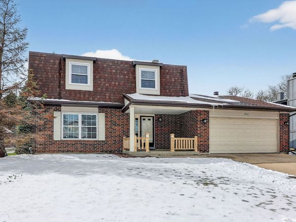 1542 Castlewood Drive , Wheaton, IL 60189