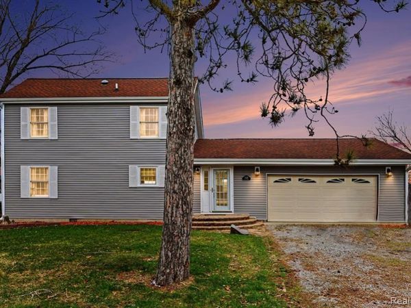 5225 Pine Drive, Leoni Twp, MI 49201