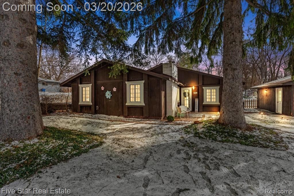 240 N Roslyn Road, Waterford Township, MI 48328 Main Photo