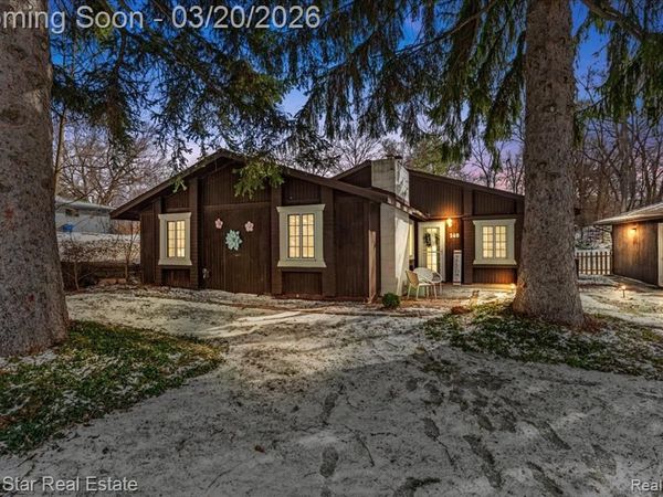 240 N Roslyn Road, Waterford Twp, MI 48328