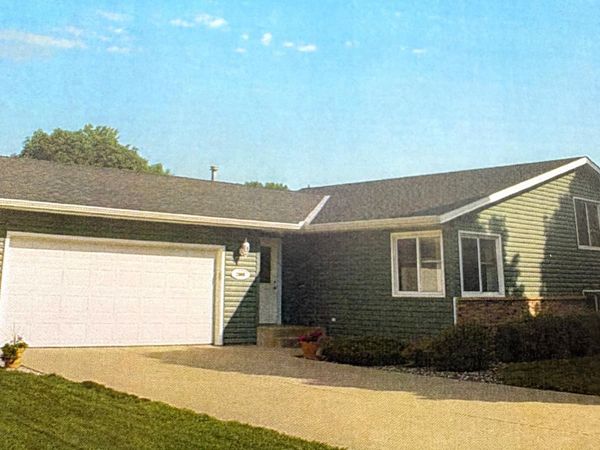 2009 5th Street NE, Waseca, MN 56093