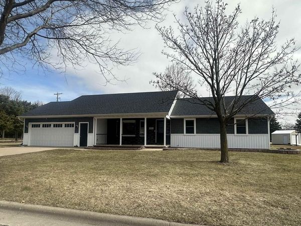 101 OMBRE ROSE DRIVE, Combined Locks, WI 54113