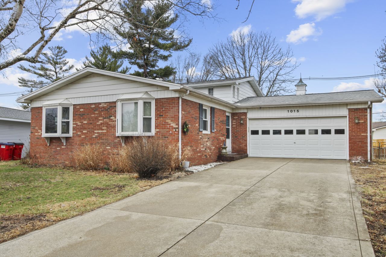 1015 Hollycrest Drive, Champaign, IL 61821 Main Photo