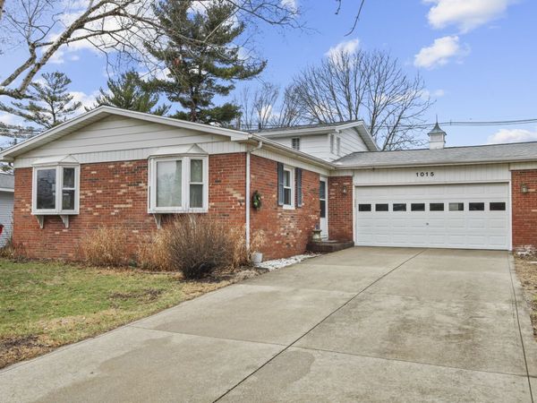 1015 Hollycrest Drive , Champaign, IL 61821