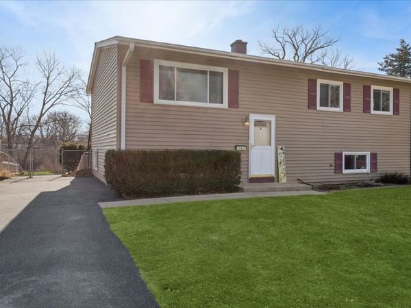 36615 N Streamwood Drive , Gurnee, IL 60031