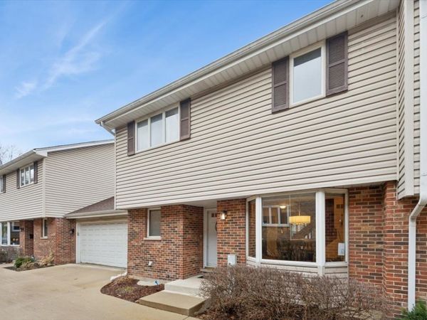 120 S Dee Road , Unit 2, Park Ridge, IL 60068