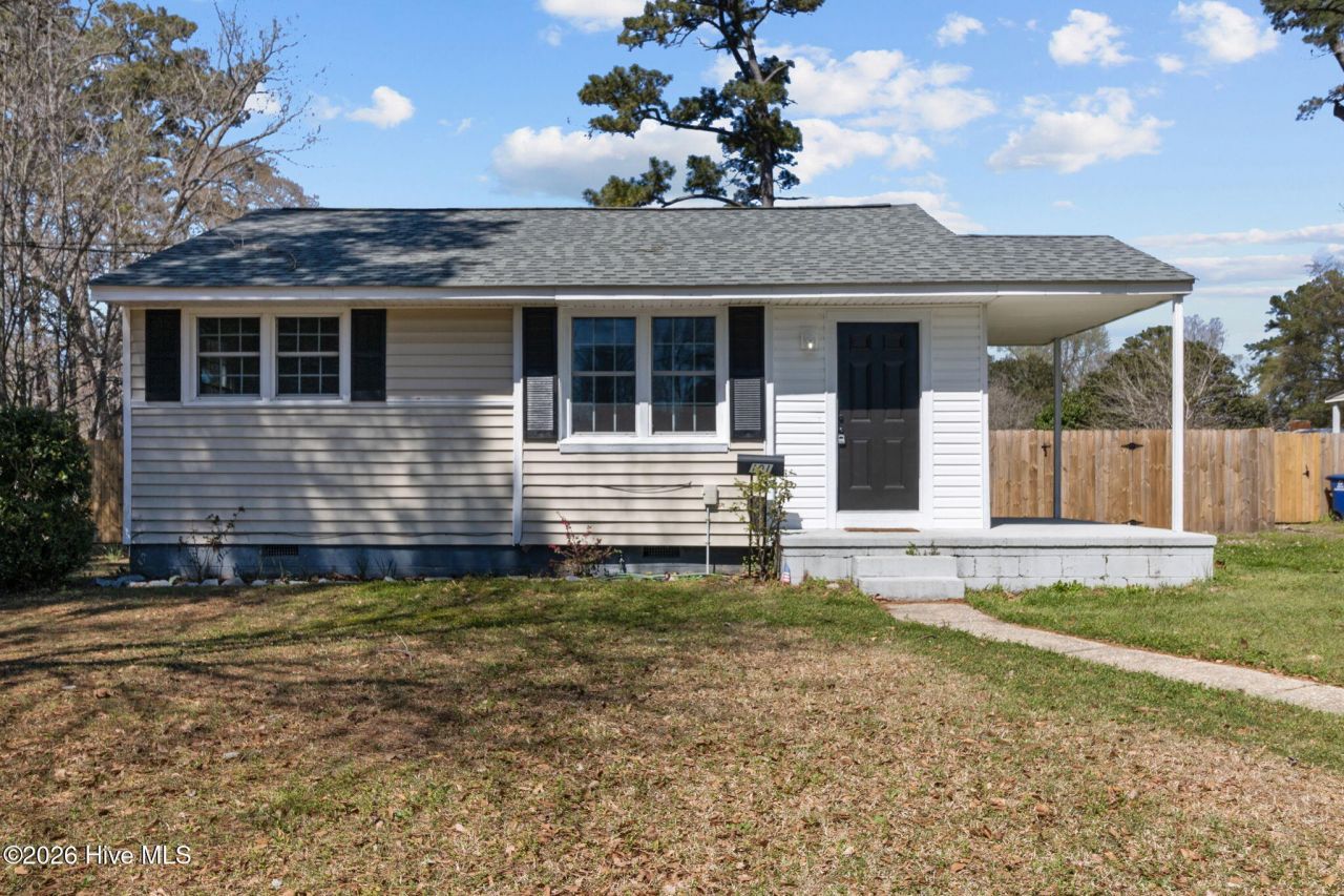 101 Robin Road, Jacksonville, NC 28540 Main Photo