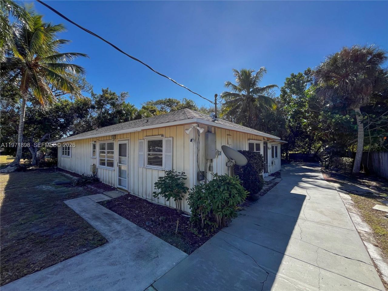 325 SW Manor Dr , Stuart, FL 34994 Photo