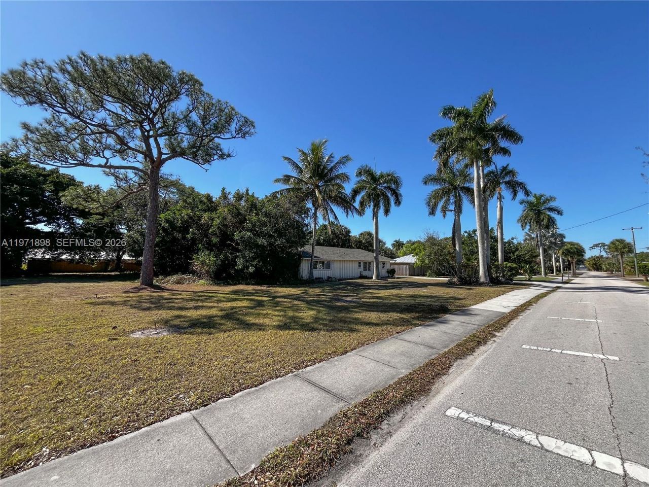 325 SW Manor Dr , Stuart, FL 34994 Photo