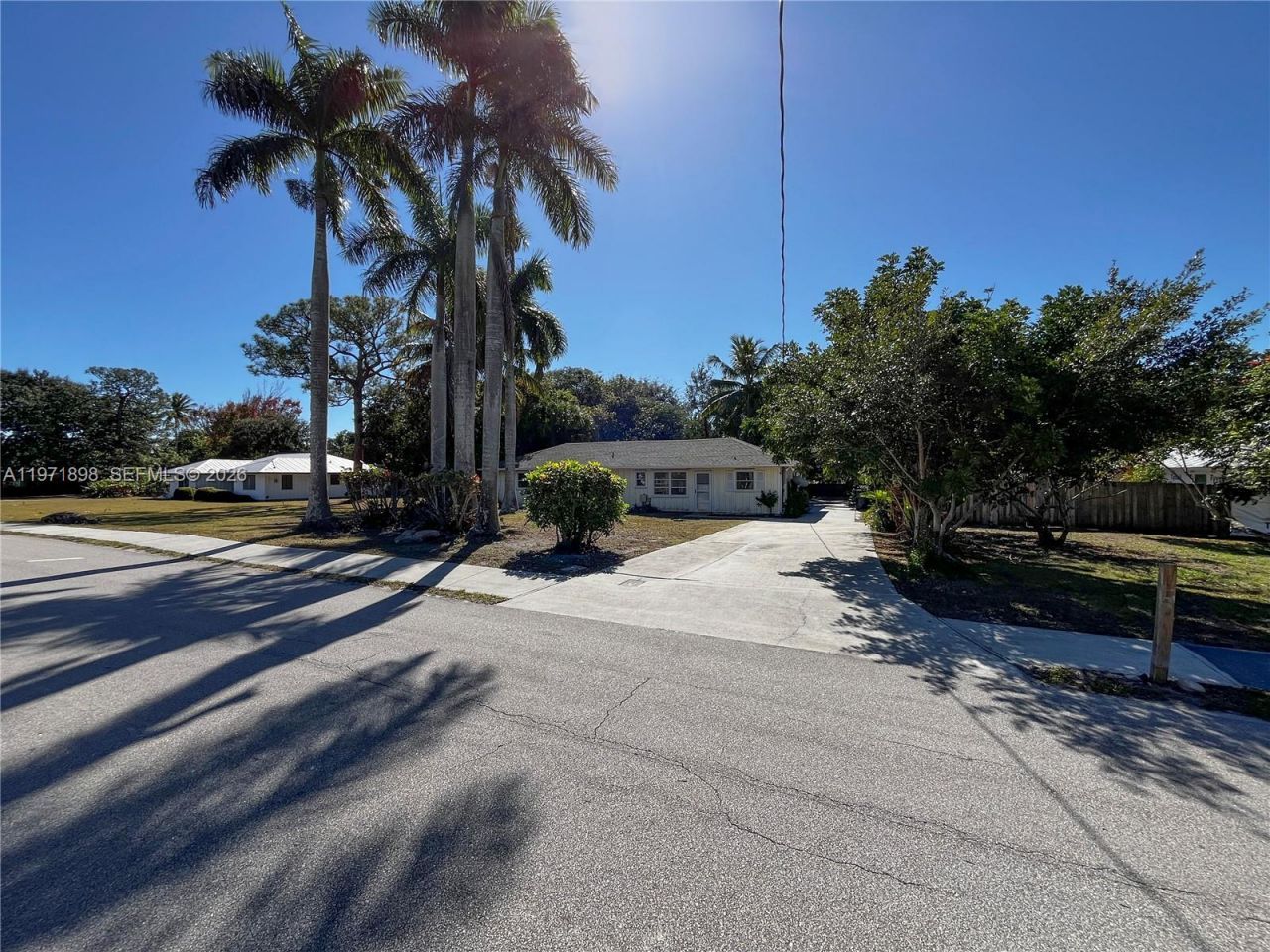 325 SW Manor Dr , Stuart, FL 34994 Photo