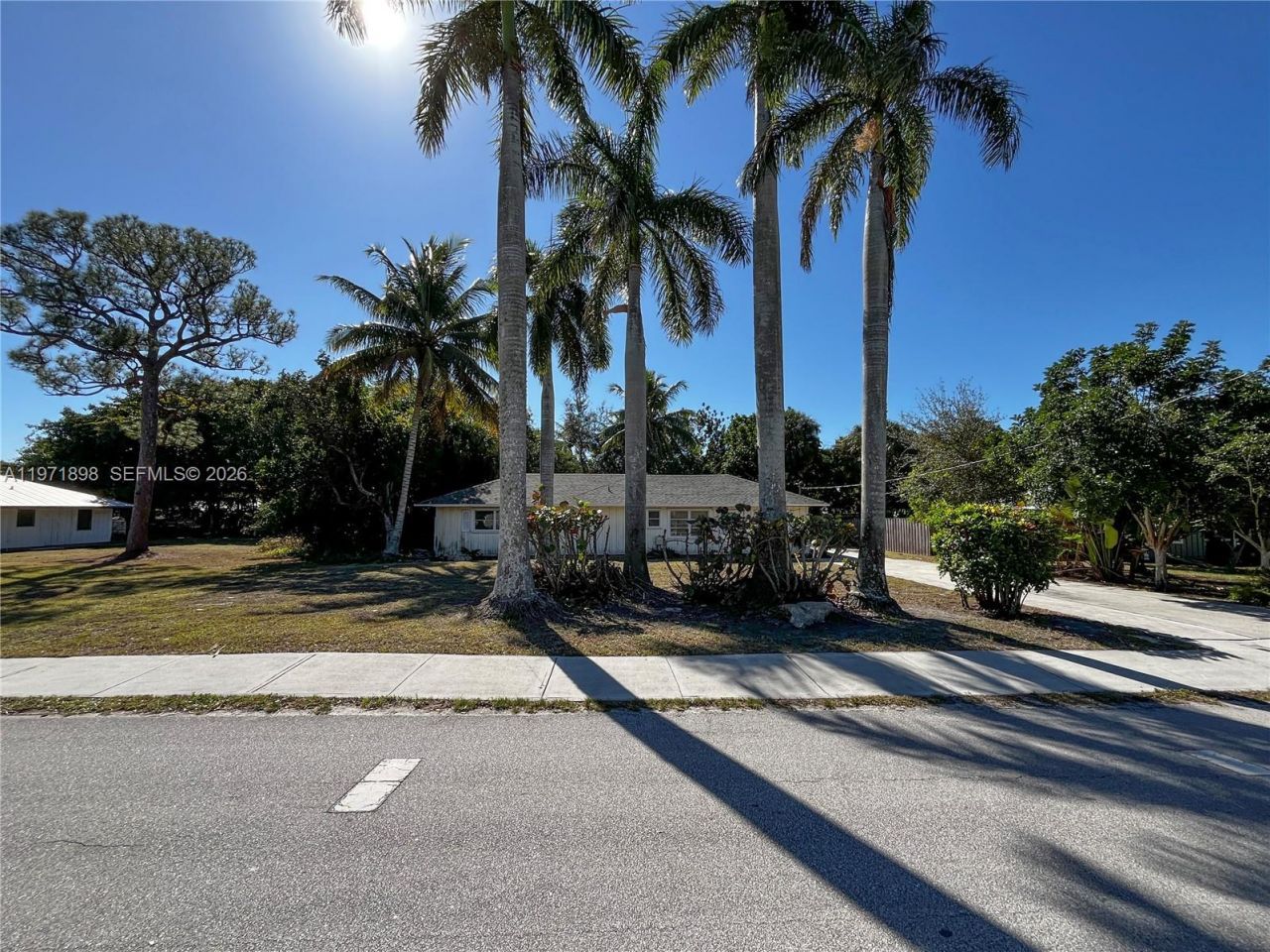 325 SW Manor Dr , Stuart, FL 34994 Photo