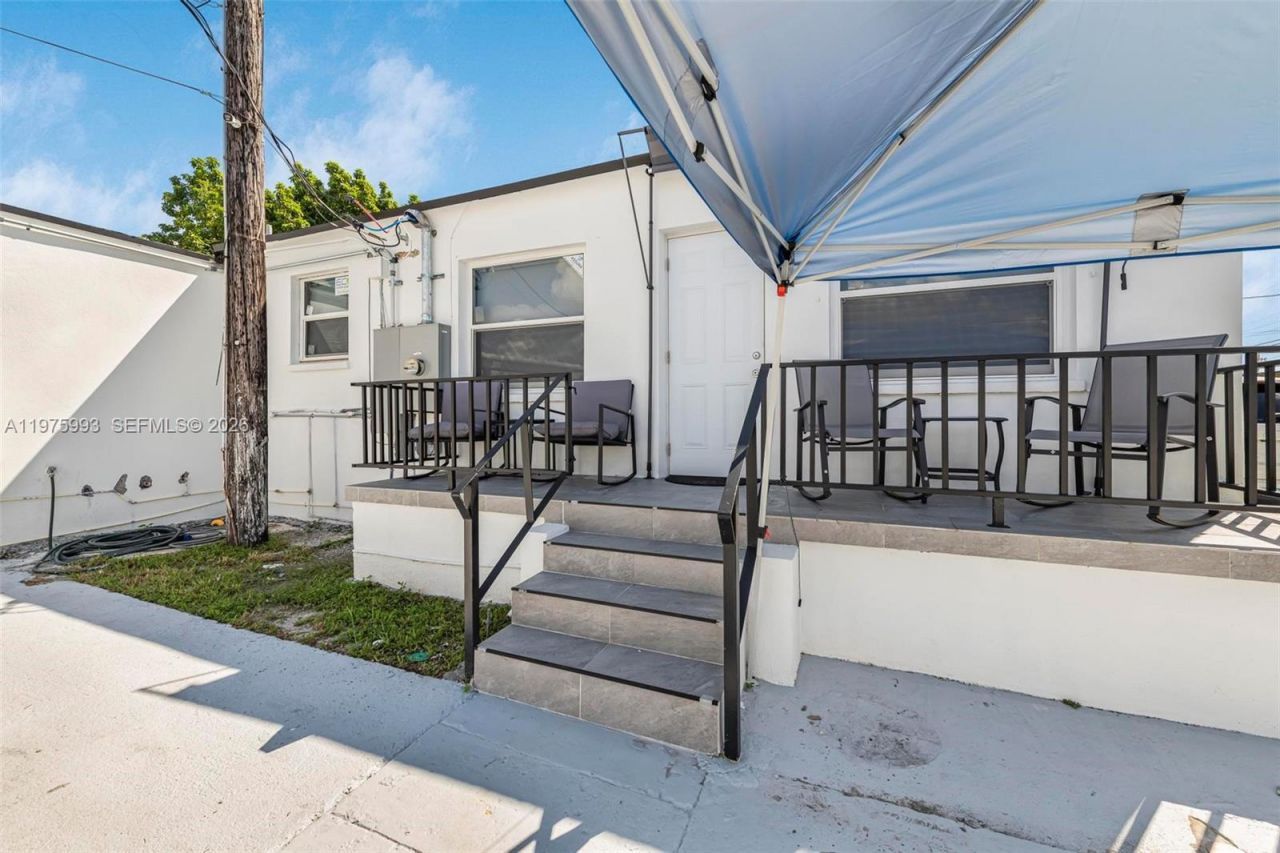 3705 NW 35th Ave , Miami, FL 33142 Photo