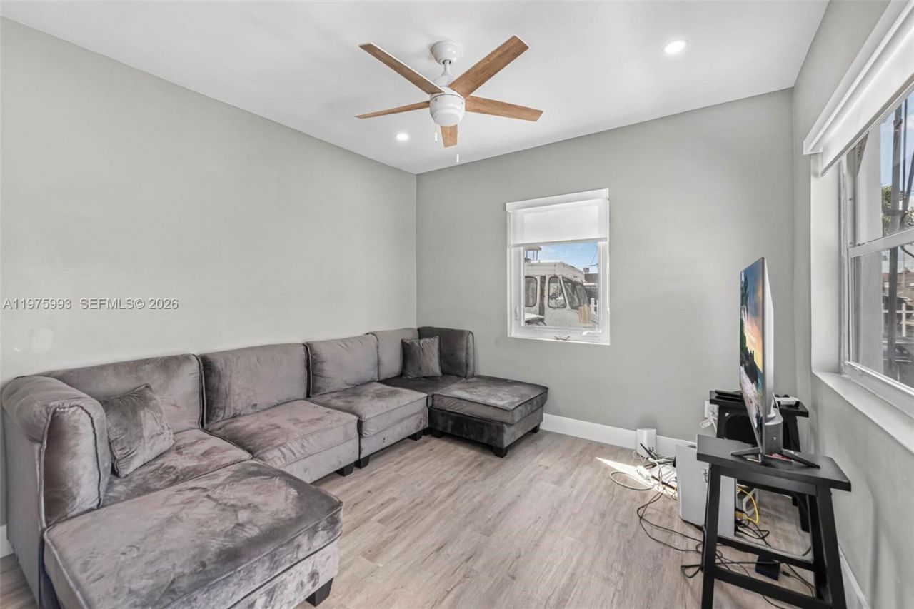 3705 NW 35th Ave , Miami, FL 33142 Photo