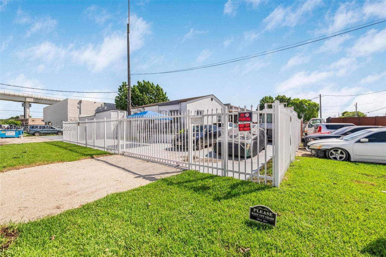 3705 NW 35th Ave , Miami, FL 33142 Photo
