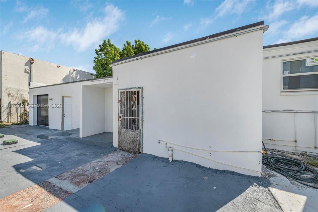 3705 NW 35th Ave , Miami, FL 33142 Photo