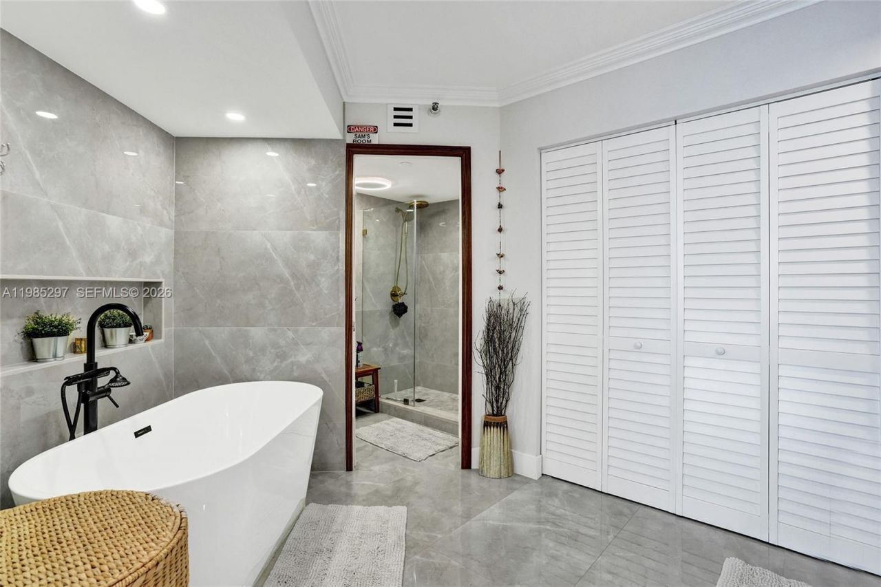 19101 NE 36th Ct , Unit 1805, Aventura, FL 33180 Photo