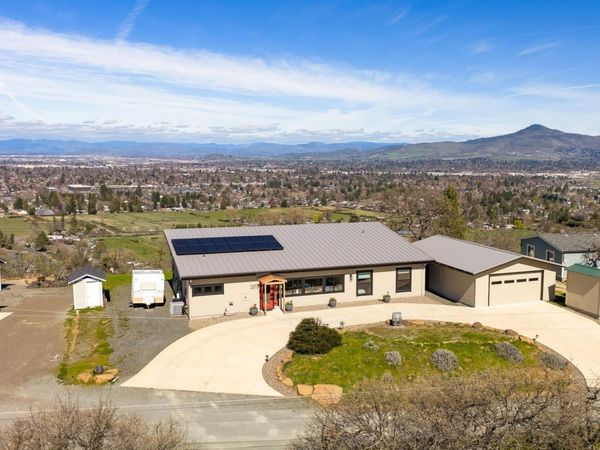 1873 Sundial Drive, Medford, OR 97501