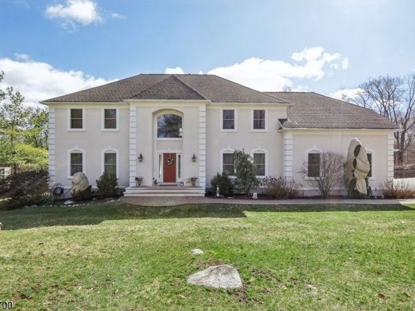 49 Boonton Ave, Kinnelon, NJ 07405