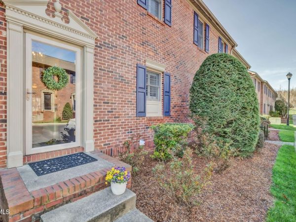 31 Oak Leaf Circle, Johnson City, TN 37601